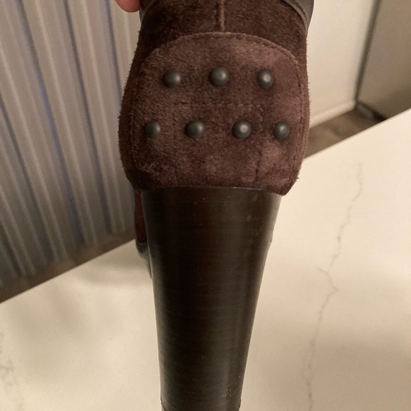 Authentic Tod’s Italian ankle booties, chocolate suede, leather trim, size 38,5 - Picture 6 of 13